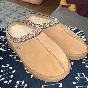 Brown ugg slippers